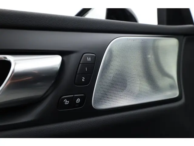 Volvo V60 T8 Recharge Ultra Dark 2025 Hybride Benzine 9