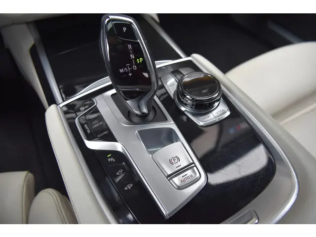 BMW 7 Serie 740Li High Executive 2016 Benzine 21