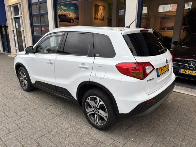 Suzuki Vitara 1.6 High Executive 2016 Benzine 3