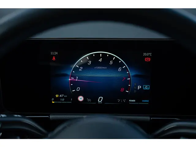 Mercedes-Benz GLA 180 Business Line 2023 Benzine 32