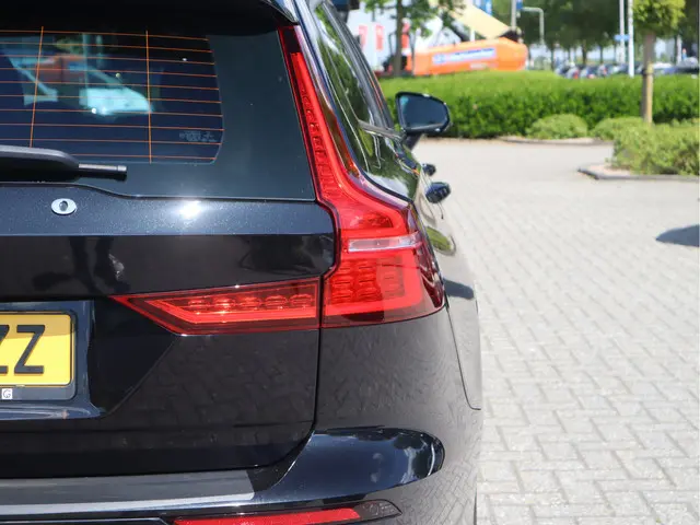 Volvo V60 2.0 B3 Momentum 2022 Benzine 43
