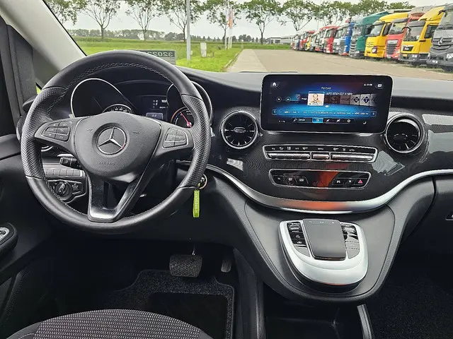 Mercedes-Benz EQV 300 2023 Elektrisch 8