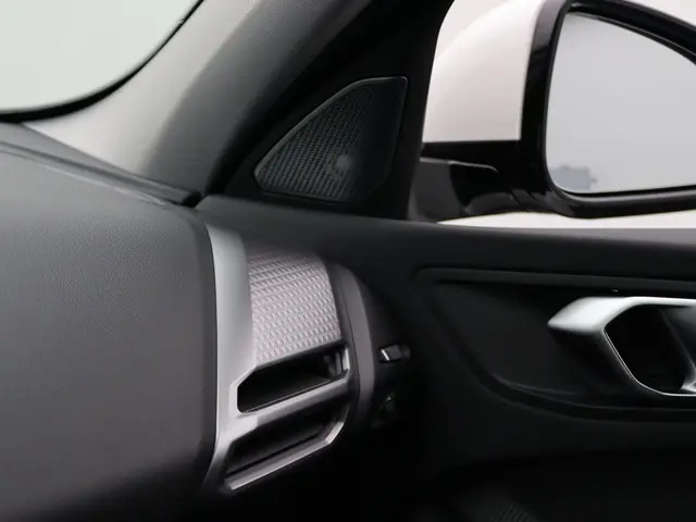 BMW 1 Serie 120 2025 Benzine 13