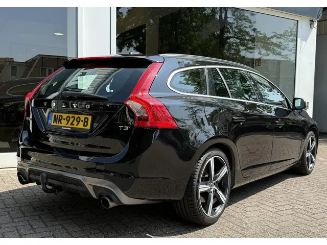 Volvo V60 1.5 T3 R-Design Aut. 2017 Benzine 3