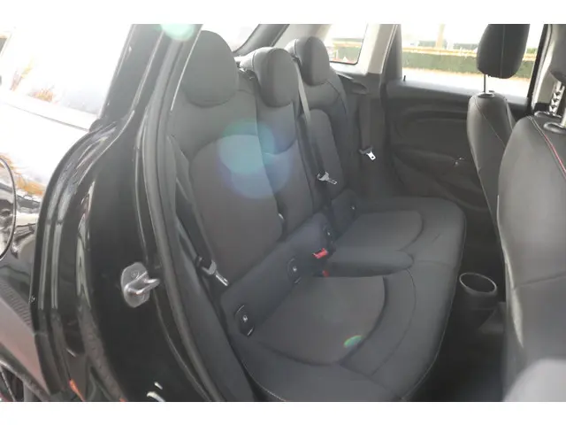 MINI 5-Deurs One Essential 2021 Benzine 15