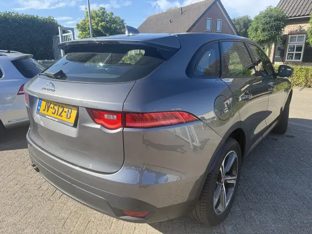 Jaguar F-PACE 2.0 Portfolio 2016 Diesel 6