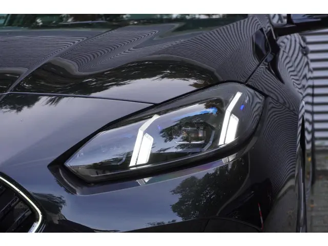 BMW 1 Serie 5-deurs 120 2025 Benzine 6