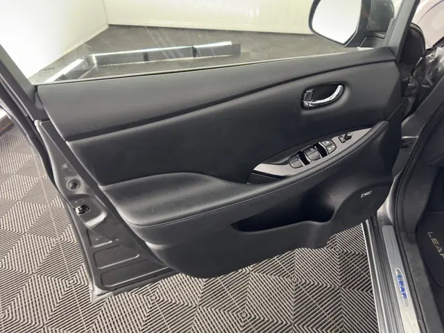 Nissan Leaf Tekna 30 kWh {SOH-78%} 2016 Elektrisch 21