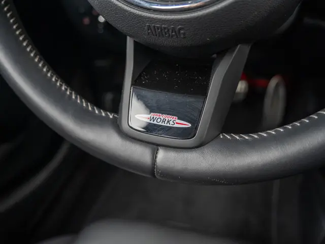 MINI 5-Deurs Cooper 2022 Benzine 32