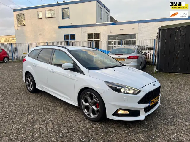 Ford Focus Wagon 2.0 ST. 250 PK 2017 Benzine