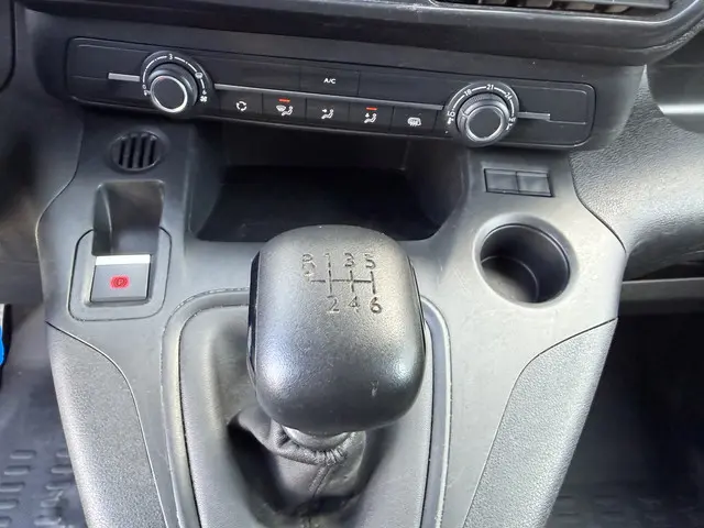 Peugeot Partner 1.2 PureTech Premium 2021 Benzine 38