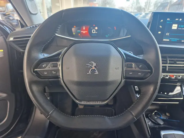 Peugeot 2008 1.2T 130pk Allure Pack 2022 Benzine 7