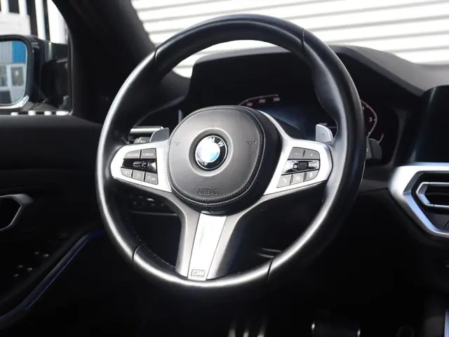 BMW 3 Serie Touring 320i 2021 Benzine 31