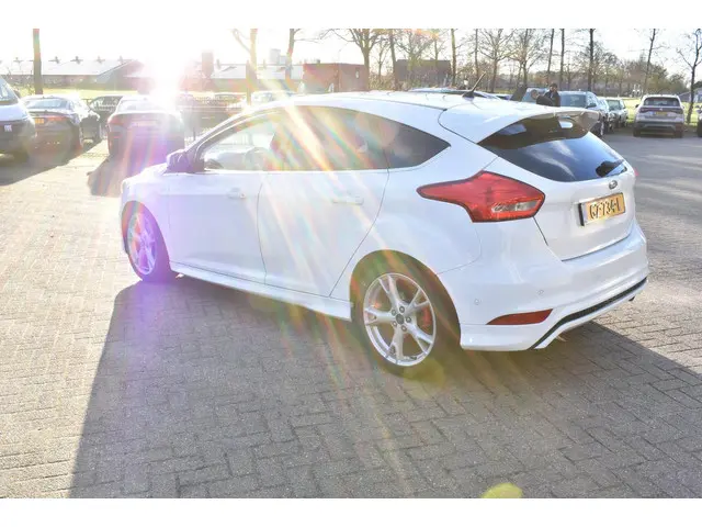Ford Focus 1.5 Titanium Edition 2015 Benzine 6