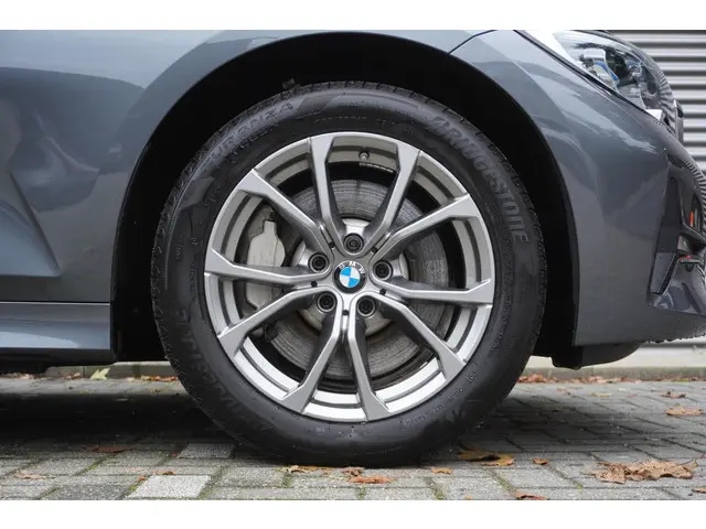 BMW 3 Serie Touring 330e 2021 Hybride Benzine 6