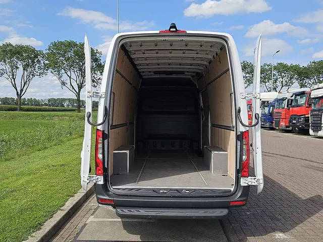 Mercedes-Benz Sprinter 317 2023 Diesel 12