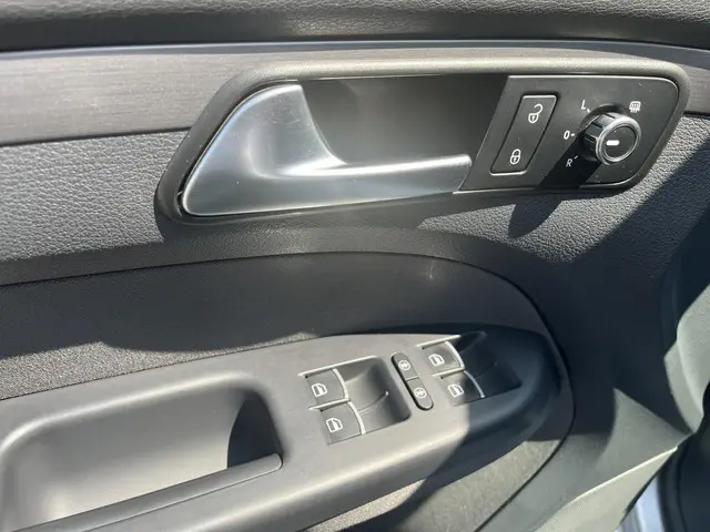 Volkswagen Touran 1.4 TSi DSG Business 2012 Benzine 22