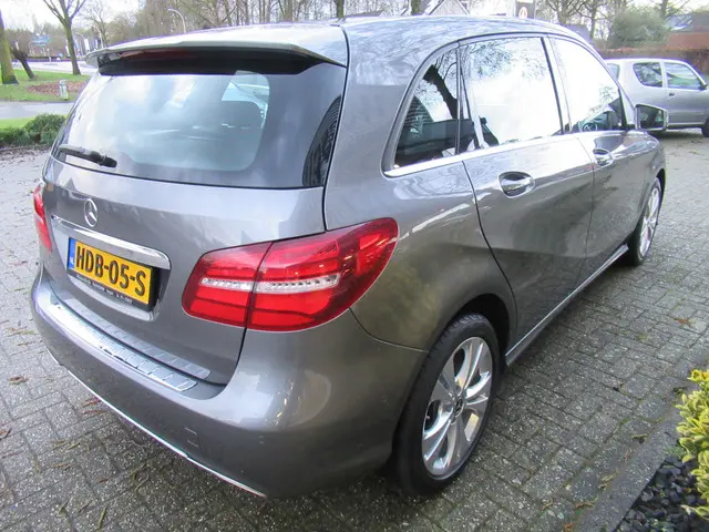 Mercedes-Benz B-Klasse 200 Ambition/Automaat 2018 Benzine 6