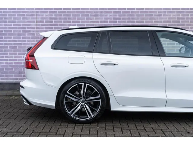 Volvo V60 2.0 B4 R-Design 2020 Benzine 7