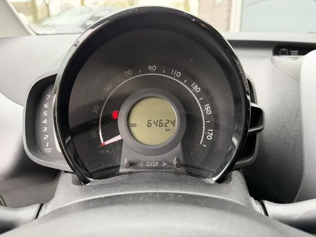 Toyota Aygo 1.0 VVT-i x-clusiv 2018 Benzine 16