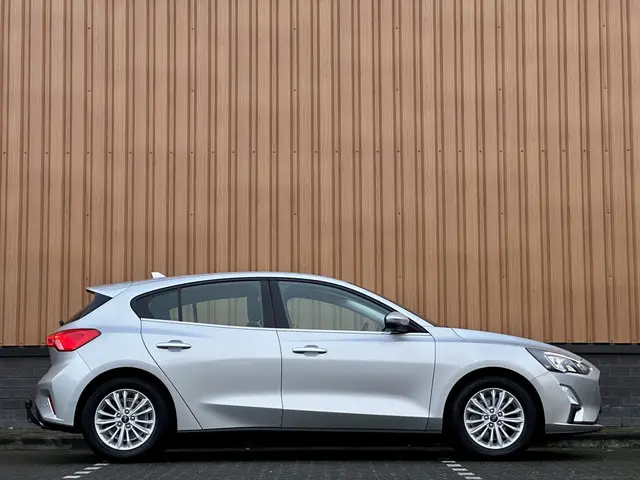 Ford Focus 1.0 EcoBoost Titanium Business 2020 Benzine 4