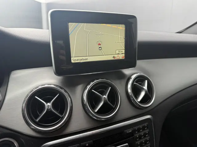 Mercedes-Benz GLA 200 Prestige AMG 2015 Benzine 27