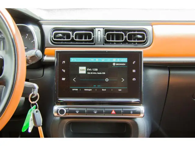 Citroën C3 1.2 PureTech Shine NWE DIST.RIEM 2017 Benzine 9