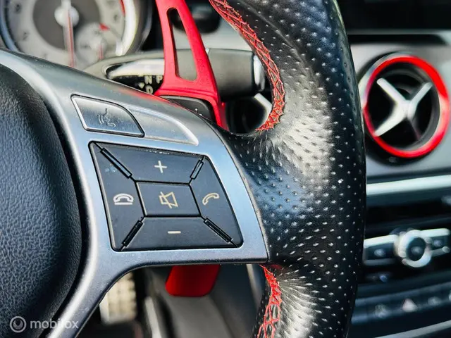 Mercedes-Benz CLA 250 Edition 1 2013 Benzine 37