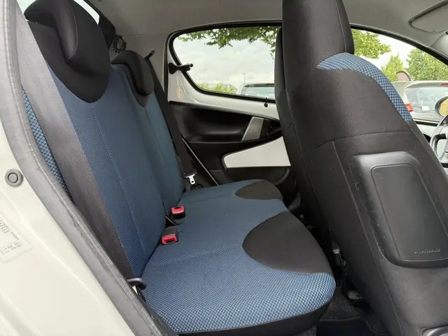 Toyota Aygo 1.0 VVT-i Access 2012 Benzine 9