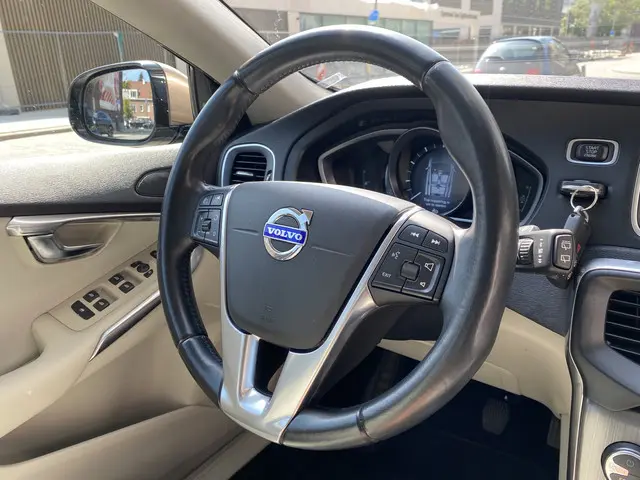 Volvo V40 1.6 T3 Momentum 2012 Benzine 11