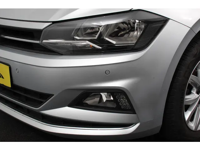 Volkswagen Polo 1.0 TSI 110pk Highline 2021 Benzine 26