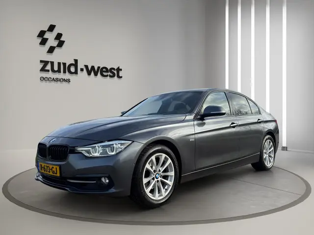 BMW 3 Serie 318i Luxury 360 Head up Led 2016 Benzine 3