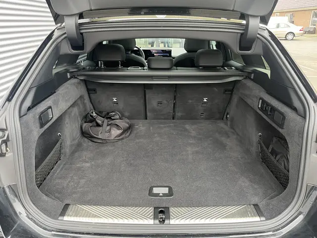 BMW 5 Serie Touring 530e xDrive 2024 Hybride Benzine 23