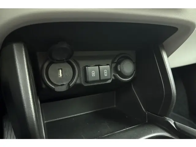 Suzuki Swift 1.2 Select Smart Hybrid 2025 Benzine 26