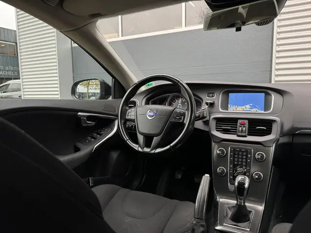 Volvo V40 1.6 T2 Kinetic 2015 Benzine 3