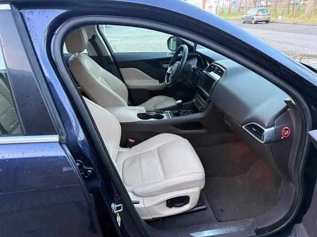 Jaguar F-PACE 2.0 Prestige E-Performance 20d 2017 Diesel 7