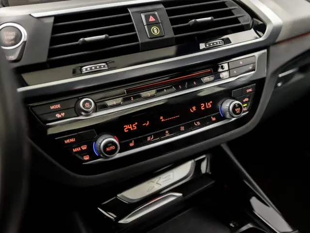 BMW X3 xDrive20i High Executive 2018 Benzine 10