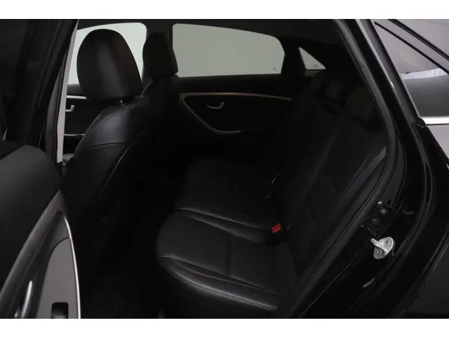 Hyundai i30 1.6 GDI Go! Plus 2015 Benzine 13