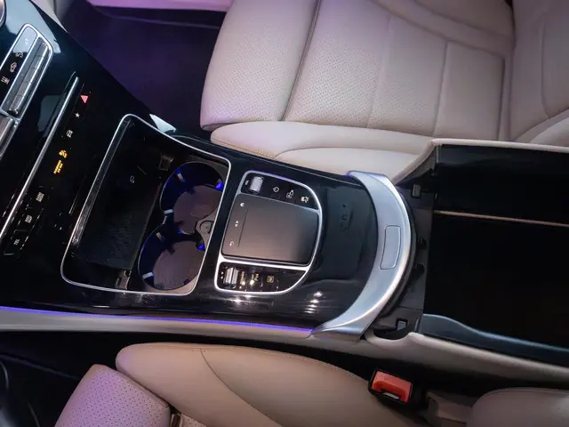 Mercedes-Benz GLC 300e 4MATIC 2020 Hybride Benzine 25