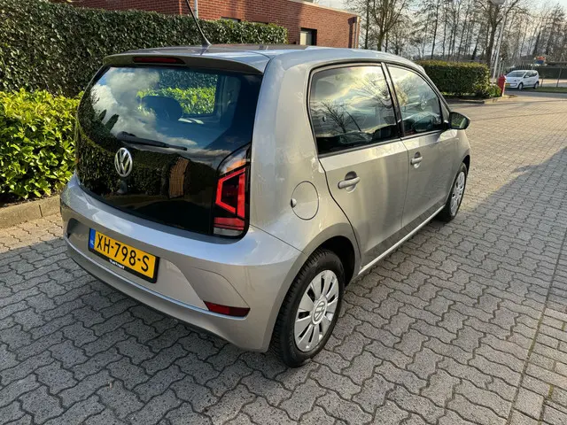 Volkswagen up! 1.0 BMT move up! 2019 Benzine 3
