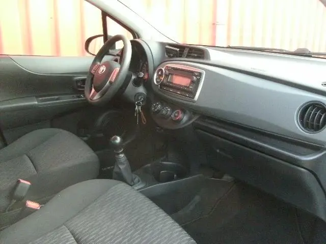 Toyota Yaris 1.3 VVT-i Aspiration / Airco 2013 Benzine 6