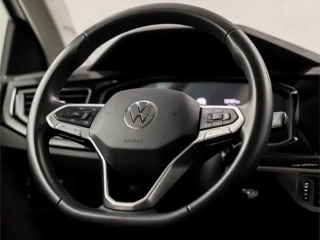 Volkswagen Polo 1.0 Sportline 2023 Benzine 18