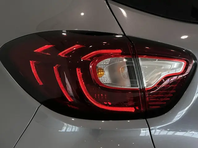Renault Captur 1.2 TCe 120 EDC Intens 2017 Benzine 28