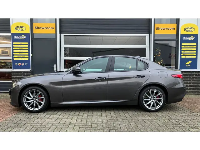 Alfa Romeo Giulia 2.0T Super 2020 Benzine 14