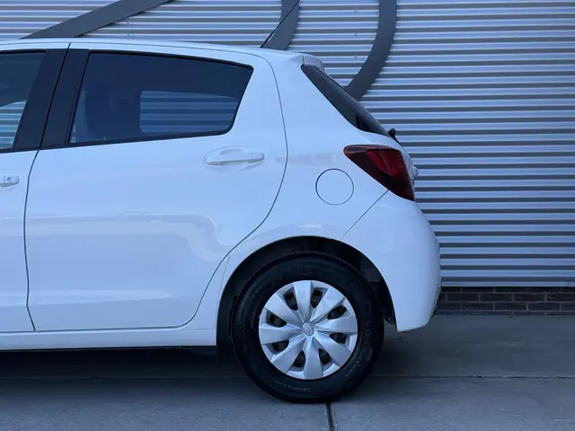 Toyota Yaris 1.0 VVT-i Aspiration 2016 Benzine 13