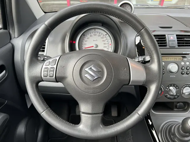 Suzuki Splash 1.2 Exclusive EASSS 2015 Benzine 19