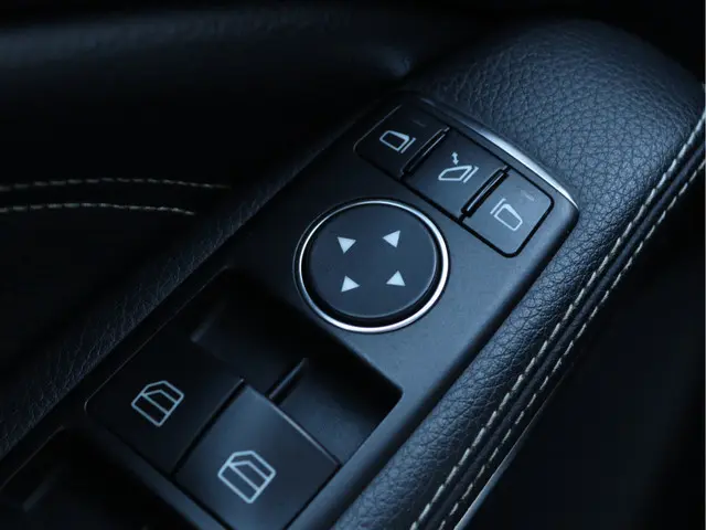 Mercedes-Benz CLA 200 Prestige 2013 Benzine 25