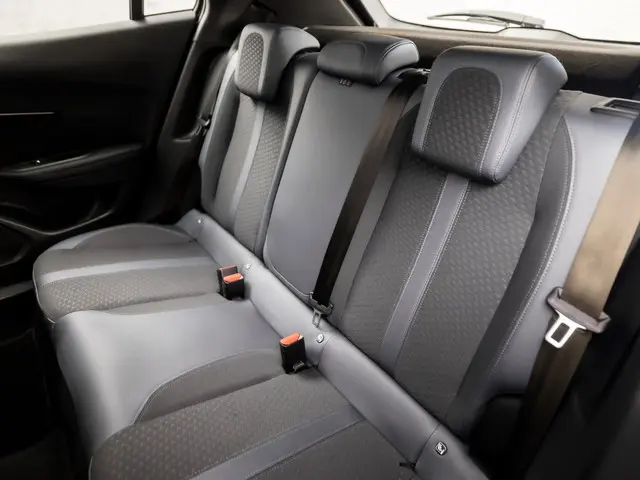 Peugeot 2008 1.2 PureTech Sport 2020 Benzine 15