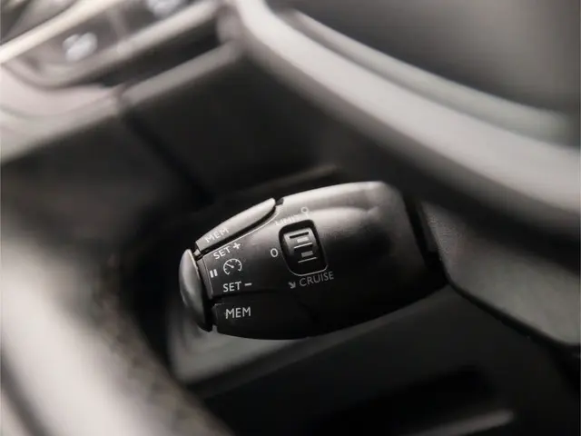 Peugeot 5008 1.2 PureTech Sport 7 Persoons 2018 Benzine 22