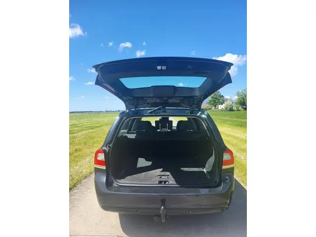 Volvo V70 1.6 T4 Nordic+ navi trekhaak 17"LMV 2014 Benzine 9